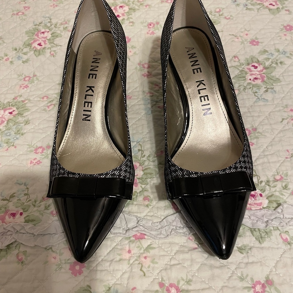 Anne Klein Black Patent Leather Heels with Bow